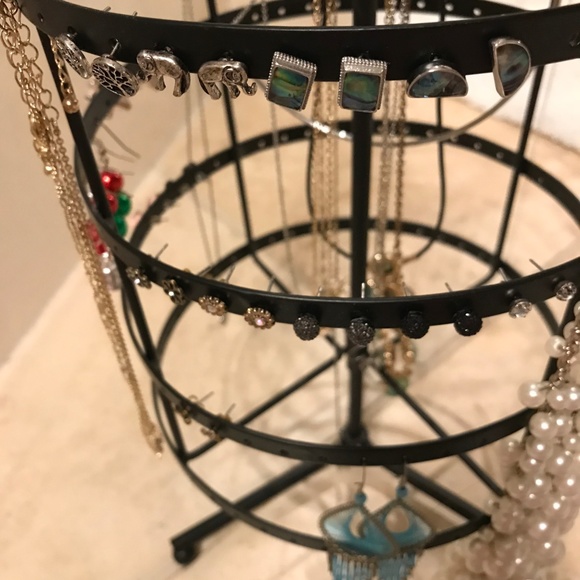 Emerald and Gold Statement Necklace - Picture 4 of 4